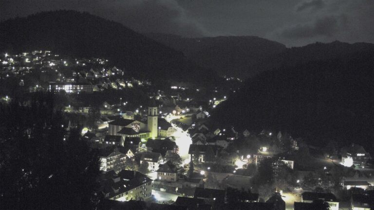 Dieses Bild zeigt eine Webcam-Aufnahme von Ottenhöfen, aufgenommen am Montag, den 19.10.2026 um 20:10 Uhr