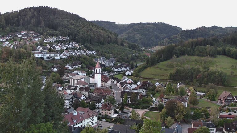 Dieses Bild zeigt eine Webcam-Aufnahme von Ottenhöfen, aufgenommen am Montag, den 12.10.2026 um 08:10 Uhr