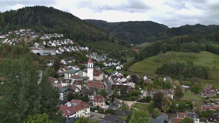 Dieses Bild zeigt eine Webcam-Aufnahme von Ottenhöfen, aufgenommen am Sonntag, den 11.10.2026 um 16:30 Uhr