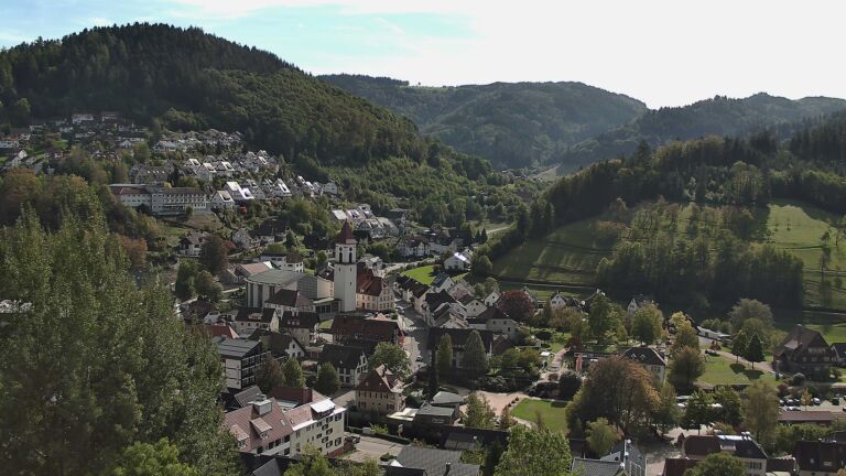 Dieses Bild zeigt eine Webcam-Aufnahme von Ottenhöfen, aufgenommen am Donnerstag, den 15.10.2026 um 13:30 Uhr