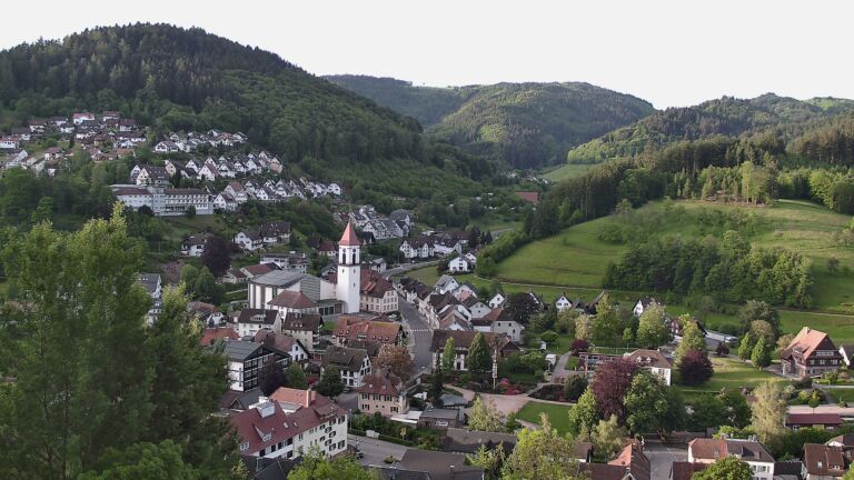 Dieses Bild zeigt eine Webcam-Aufnahme von Ottenhöfen, aufgenommen am Sonntag, den 17.05.2026 um 06:50 Uhr