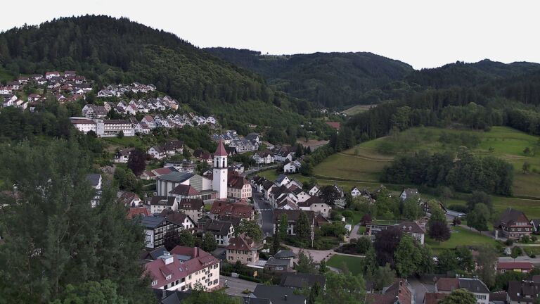 Dieses Bild zeigt eine Webcam-Aufnahme von Ottenhöfen, aufgenommen am Mittwoch, den 10.06.2026 um 19:50 Uhr