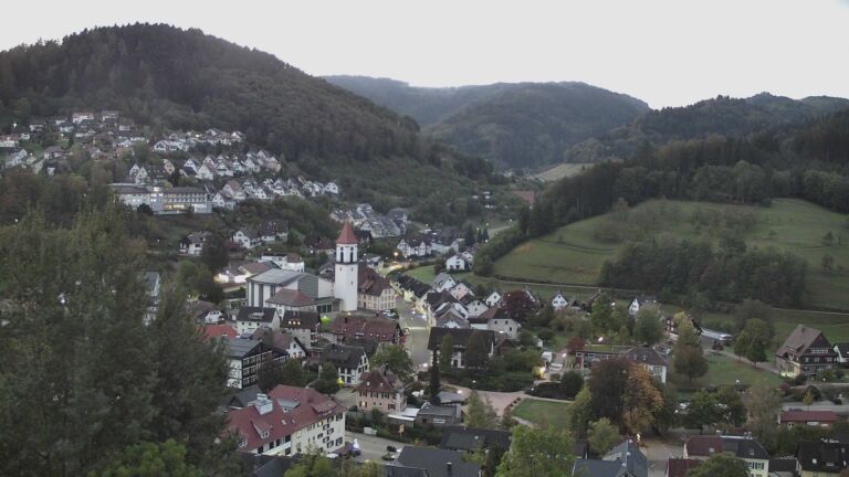 Dieses Bild zeigt eine Webcam-Aufnahme von Ottenhöfen, aufgenommen am Freitag, den 16.10.2026 um 07:30 Uhr