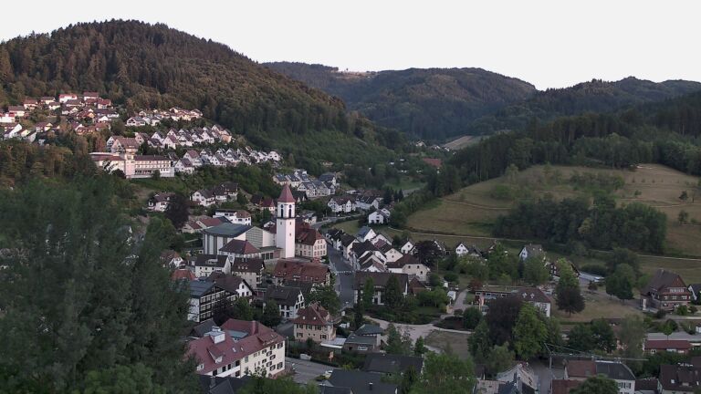 Dieses Bild zeigt eine Webcam-Aufnahme von Ottenhöfen, aufgenommen am Sonntag, den 02.08.2026 um 20:30 Uhr