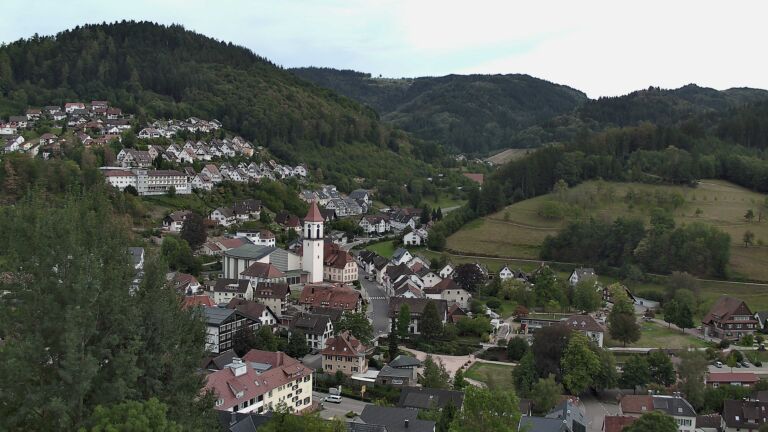 Dieses Bild zeigt eine Webcam-Aufnahme von Ottenhöfen, aufgenommen am Donnerstag, den 03.09.2026 um 18:10 Uhr