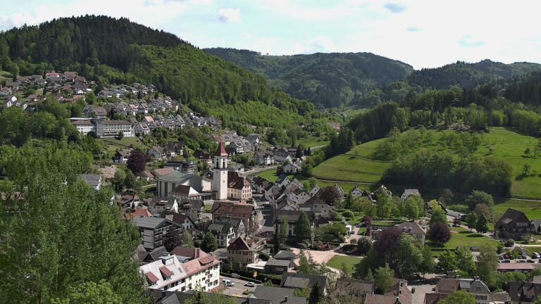 Dieses Bild zeigt eine Webcam-Aufnahme von Ottenhöfen, aufgenommen am Samstag, den 02.05.2026 um 15:30 Uhr