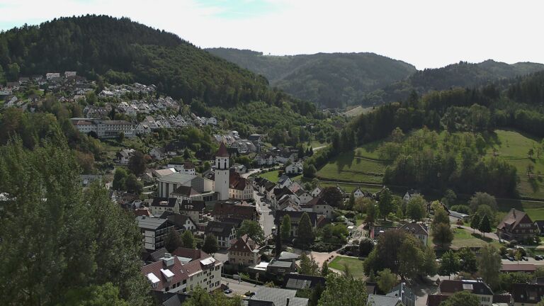 Dieses Bild zeigt eine Webcam-Aufnahme von Ottenhöfen, aufgenommen am Montag, den 21.09.2026 um 13:00 Uhr