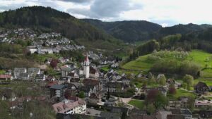 Dieses Bild zeigt eine Webcam-Aufnahme von Ottenhöfen, aufgenommen am Freitag, den 17.04.2026 um 16:00 Uhr