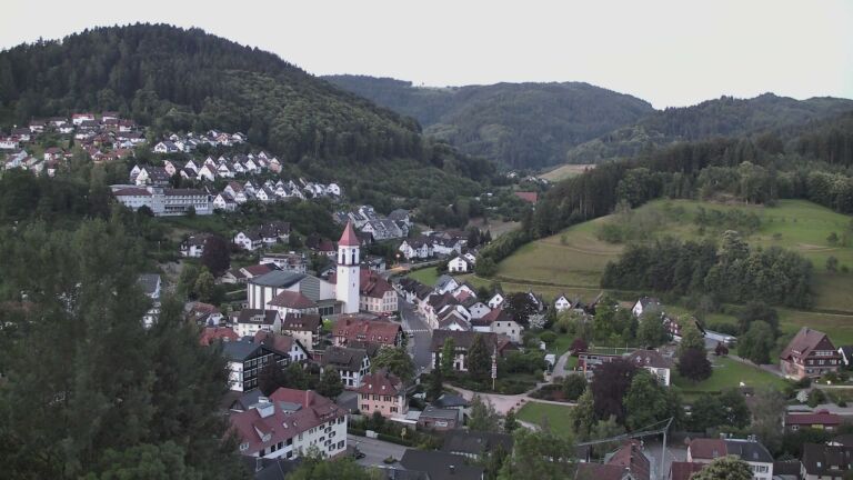 Dieses Bild zeigt eine Webcam-Aufnahme von Ottenhöfen, aufgenommen am Montag, den 15.06.2026 um 05:00 Uhr
