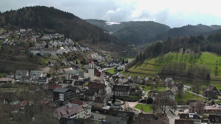 Dieses Bild zeigt eine Webcam-Aufnahme von Ottenhöfen, aufgenommen am Freitag, den 27.03.2026 um 13:00 Uhr