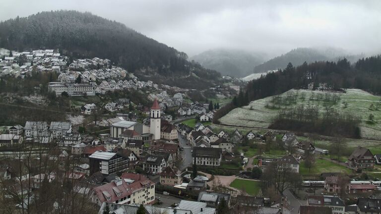 Dieses Bild zeigt eine Webcam-Aufnahme von Ottenhöfen, aufgenommen am Donnerstag, den 26.03.2026 um 08:10 Uhr