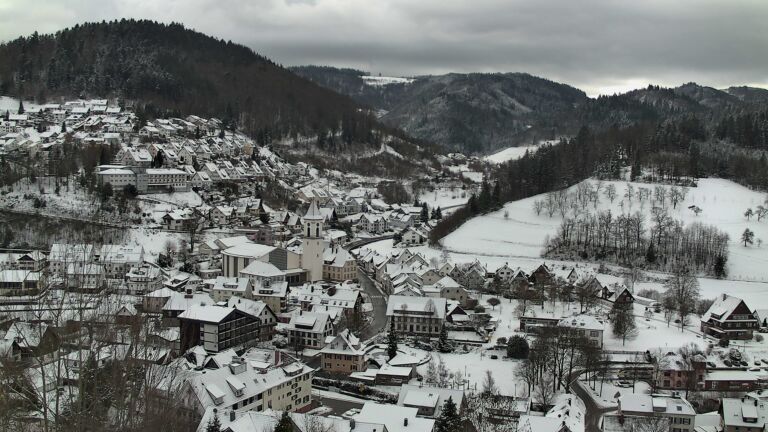 Dieses Bild zeigt eine Webcam-Aufnahme von Ottenhöfen, aufgenommen am Sonntag, den 04.01.2026 um 11:40 Uhr