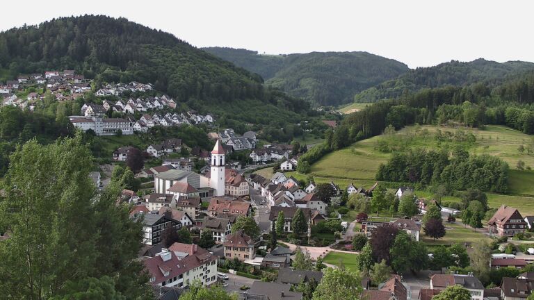 Dieses Bild zeigt eine Webcam-Aufnahme von Ottenhöfen, aufgenommen am Samstag, den 30.05.2026 um 07:50 Uhr