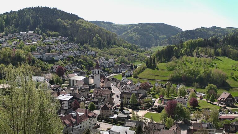Dieses Bild zeigt eine Webcam-Aufnahme von Ottenhöfen, aufgenommen am Freitag, den 24.04.2026 um 12:00 Uhr