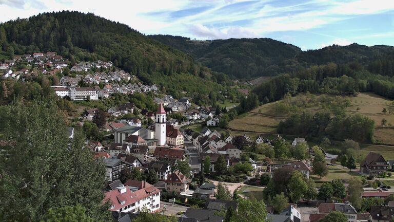 Dieses Bild zeigt eine Webcam-Aufnahme von Ottenhöfen, aufgenommen am Sonntag, den 30.08.2026 um 16:40 Uhr
