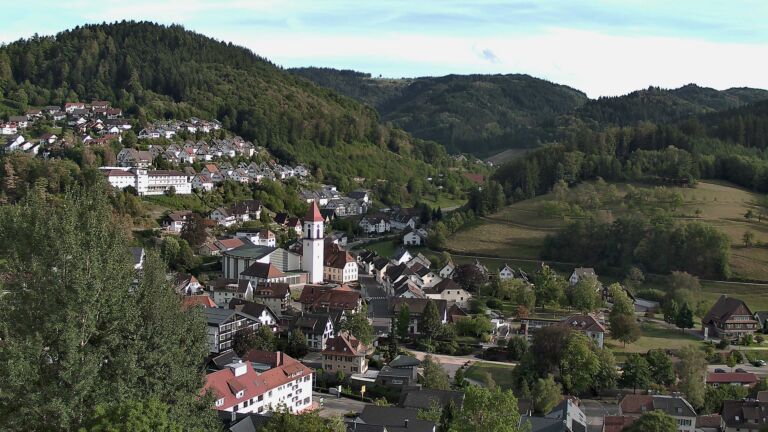 Dieses Bild zeigt eine Webcam-Aufnahme von Ottenhöfen, aufgenommen am Dienstag, den 01.09.2026 um 18:10 Uhr