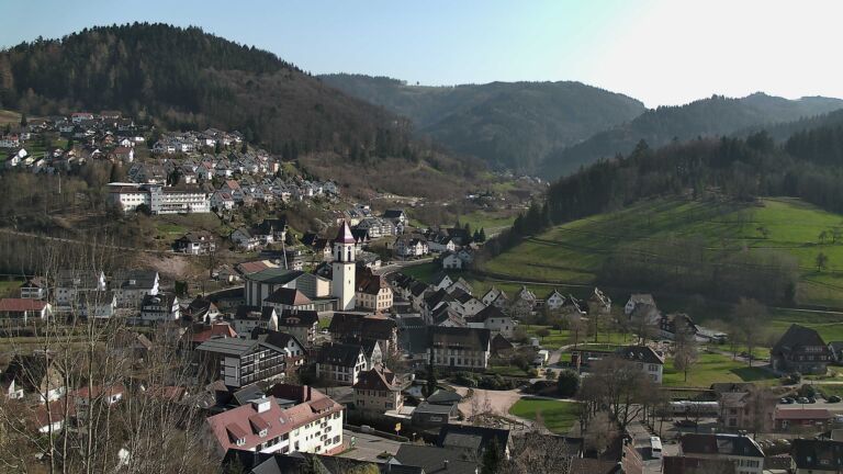 Dieses Bild zeigt eine Webcam-Aufnahme von Ottenhöfen, aufgenommen am Mittwoch, den 18.03.2026 um 15:30 Uhr