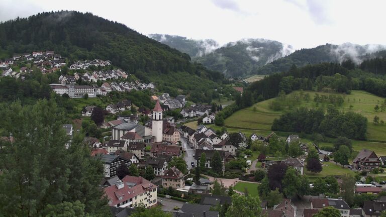Dieses Bild zeigt eine Webcam-Aufnahme von Ottenhöfen, aufgenommen am Dienstag, den 02.06.2026 um 16:20 Uhr