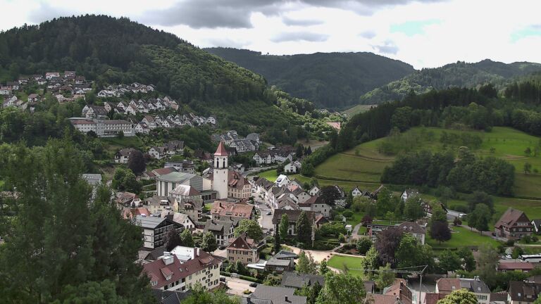 Dieses Bild zeigt eine Webcam-Aufnahme von Ottenhöfen, aufgenommen am Samstag, den 13.06.2026 um 10:30 Uhr