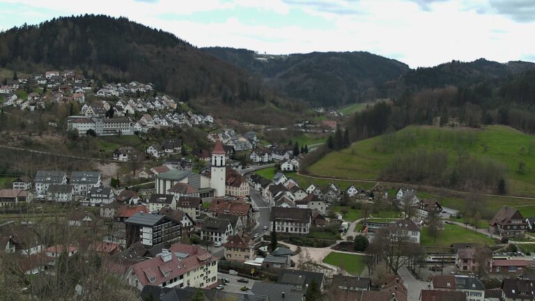 Dieses Bild zeigt eine Webcam-Aufnahme von Ottenhöfen, aufgenommen am Freitag, den 03.04.2026 um 17:20 Uhr