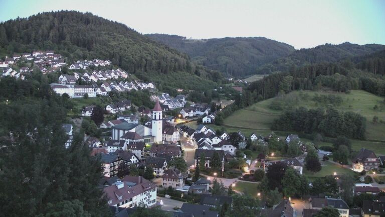 Dieses Bild zeigt eine Webcam-Aufnahme von Ottenhöfen, aufgenommen am Freitag, den 05.06.2026 um 22:00 Uhr