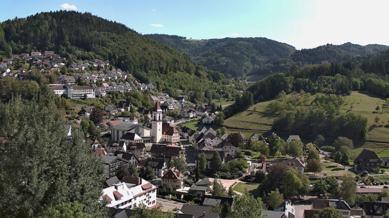Dieses Bild zeigt eine Webcam-Aufnahme von Ottenhöfen, aufgenommen am Freitag, den 11.09.2026 um 15:30 Uhr