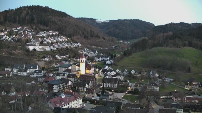 Dieses Bild zeigt eine Webcam-Aufnahme von Ottenhöfen, aufgenommen am Donnerstag, den 02.04.2026 um 20:20 Uhr