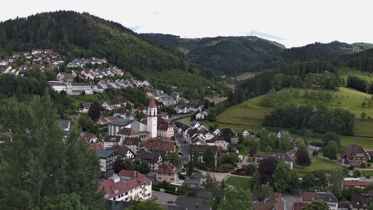 Dieses Bild zeigt eine Webcam-Aufnahme von Ottenhöfen, aufgenommen am Mittwoch, den 03.06.2026 um 18:50 Uhr