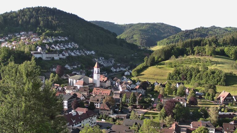 Dieses Bild zeigt eine Webcam-Aufnahme von Ottenhöfen, aufgenommen am Freitag, den 22.05.2026 um 07:30 Uhr