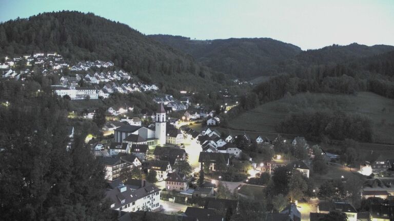 Dieses Bild zeigt eine Webcam-Aufnahme von Ottenhöfen, aufgenommen am Freitag, den 02.10.2026 um 19:40 Uhr