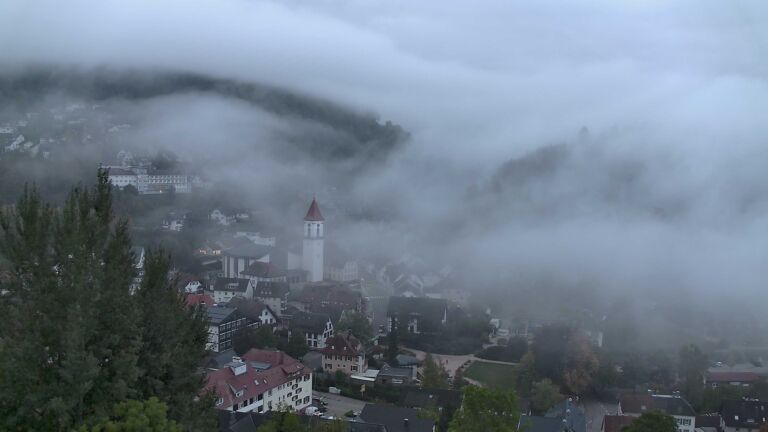 Dieses Bild zeigt eine Webcam-Aufnahme von Ottenhöfen, aufgenommen am Montag, den 19.10.2026 um 07:50 Uhr