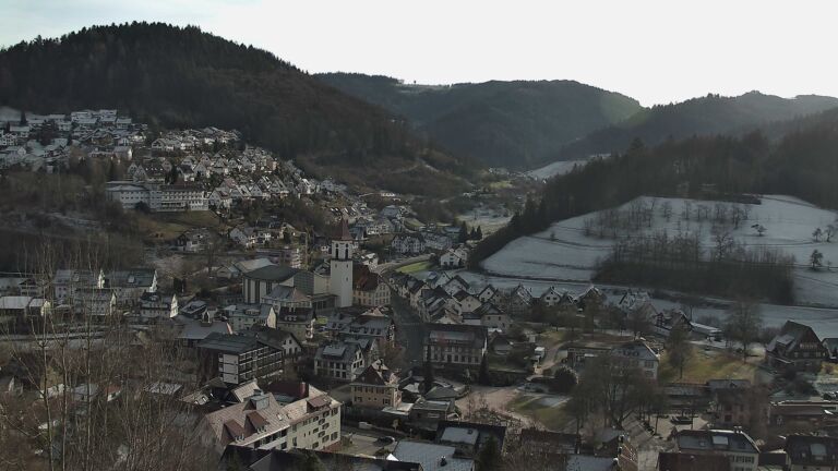 Dieses Bild zeigt eine Webcam-Aufnahme von Ottenhöfen, aufgenommen am Donnerstag, den 01.01.2026 um 13:40 Uhr