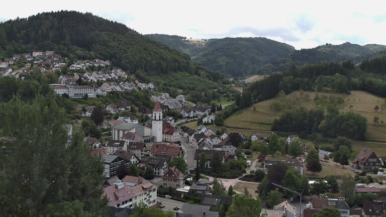 Dieses Bild zeigt eine Webcam-Aufnahme von Ottenhöfen, aufgenommen am Montag, den 27.07.2026 um 13:40 Uhr