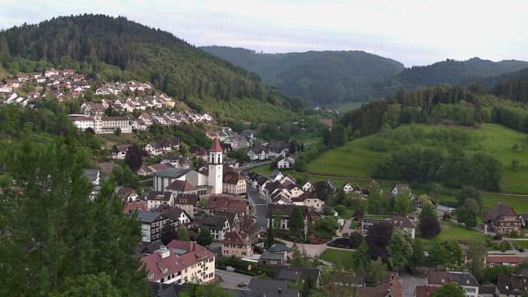 Dieses Bild zeigt eine Webcam-Aufnahme von Ottenhöfen, aufgenommen am Donnerstag, den 07.05.2026 um 19:40 Uhr