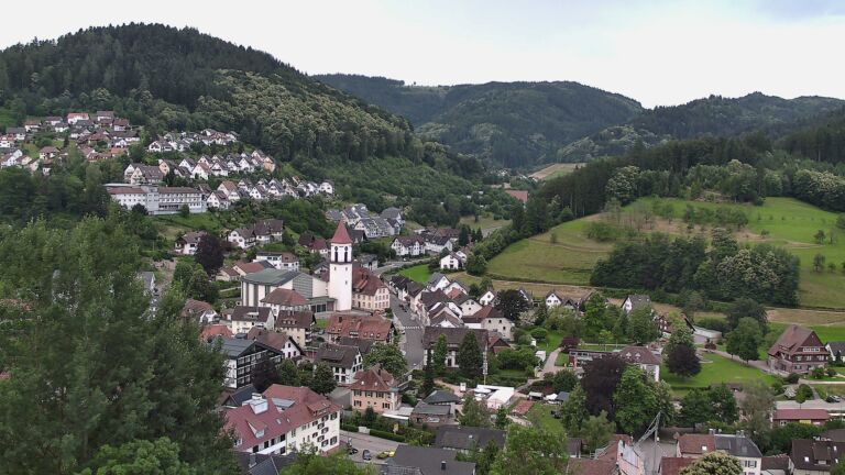 Dieses Bild zeigt eine Webcam-Aufnahme von Ottenhöfen, aufgenommen am Sonntag, den 21.06.2026 um 07:30 Uhr