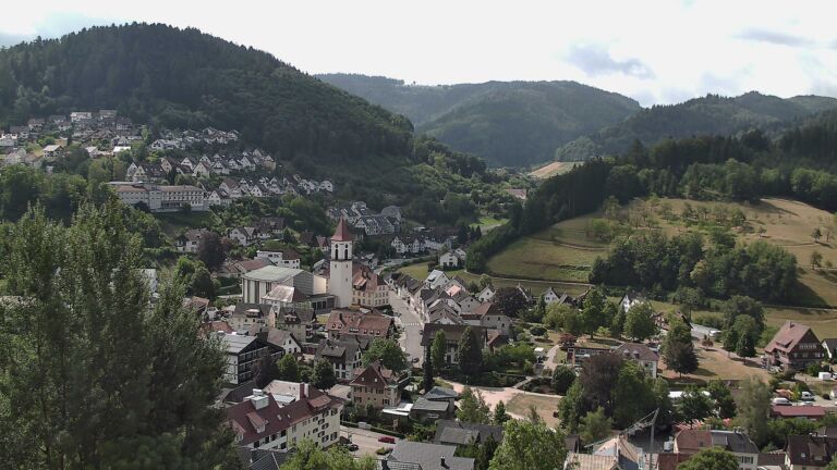 Dieses Bild zeigt eine Webcam-Aufnahme von Ottenhöfen, aufgenommen am Montag, den 27.07.2026 um 11:10 Uhr