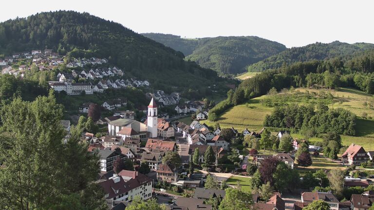 Dieses Bild zeigt eine Webcam-Aufnahme von Ottenhöfen, aufgenommen am Dienstag, den 26.05.2026 um 07:50 Uhr