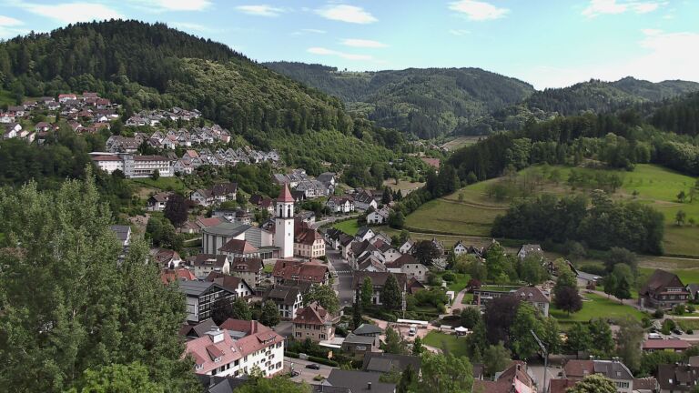 Dieses Bild zeigt eine Webcam-Aufnahme von Ottenhöfen, aufgenommen am Mittwoch, den 17.06.2026 um 16:20 Uhr