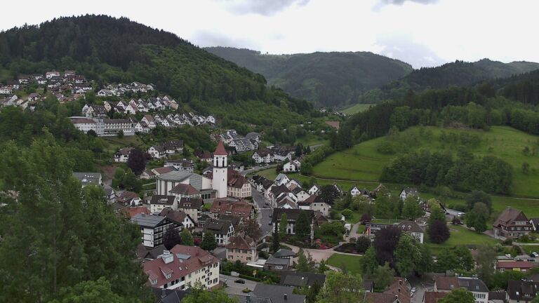 Dieses Bild zeigt eine Webcam-Aufnahme von Ottenhöfen, aufgenommen am Freitag, den 15.05.2026 um 12:50 Uhr