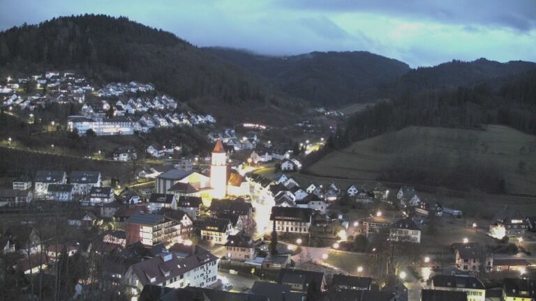 Dieses Bild zeigt eine Webcam-Aufnahme von Ottenhöfen, aufgenommen am Freitag, den 06.02.2026 um 18:10 Uhr