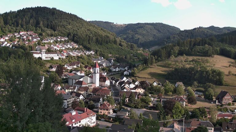 Dieses Bild zeigt eine Webcam-Aufnahme von Ottenhöfen, aufgenommen am Mittwoch, den 29.07.2026 um 19:20 Uhr
