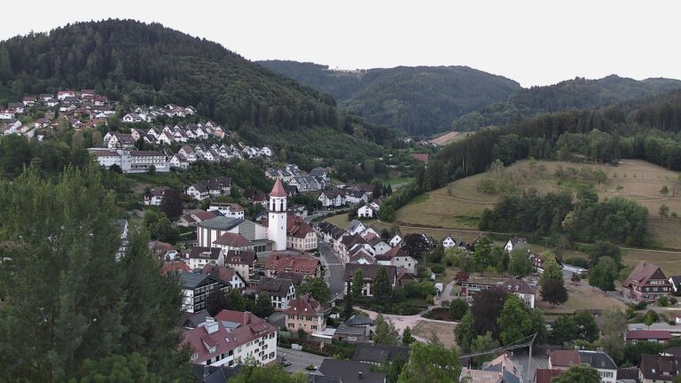 Dieses Bild zeigt eine Webcam-Aufnahme von Ottenhöfen, aufgenommen am Mittwoch, den 29.07.2026 um 06:00 Uhr