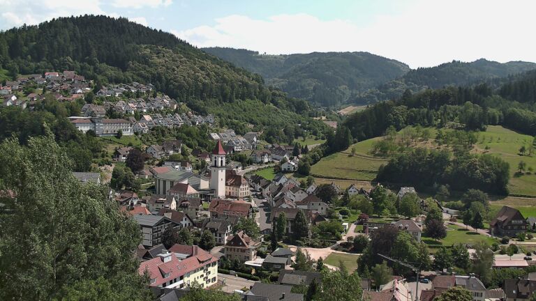 Dieses Bild zeigt eine Webcam-Aufnahme von Ottenhöfen, aufgenommen am Samstag, den 27.06.2026 um 15:10 Uhr