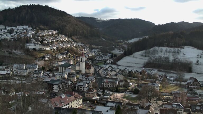 Dieses Bild zeigt eine Webcam-Aufnahme von Ottenhöfen, aufgenommen am Dienstag, den 30.12.2025 um 14:20 Uhr