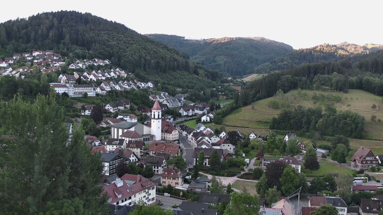 Dieses Bild zeigt eine Webcam-Aufnahme von Ottenhöfen, aufgenommen am Freitag, den 10.07.2026 um 06:20 Uhr