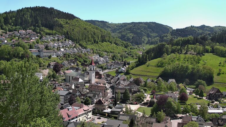 Dieses Bild zeigt eine Webcam-Aufnahme von Ottenhöfen, aufgenommen am Freitag, den 01.05.2026 um 14:40 Uhr