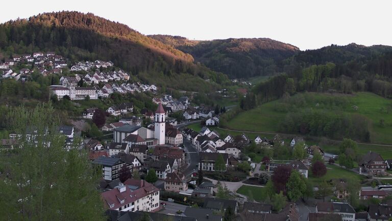 Dieses Bild zeigt eine Webcam-Aufnahme von Ottenhöfen, aufgenommen am Freitag, den 24.04.2026 um 20:10 Uhr