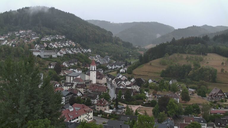 Dieses Bild zeigt eine Webcam-Aufnahme von Ottenhöfen, aufgenommen am Freitag, den 21.08.2026 um 13:30 Uhr