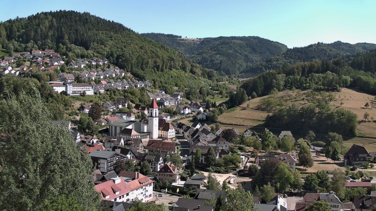 Dieses Bild zeigt eine Webcam-Aufnahme von Ottenhöfen, aufgenommen am Donnerstag, den 13.08.2026 um 16:40 Uhr