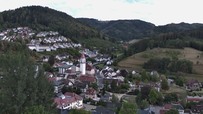 Dieses Bild zeigt eine Webcam-Aufnahme von Ottenhöfen, aufgenommen am Sonntag, den 30.08.2026 um 20:10 Uhr